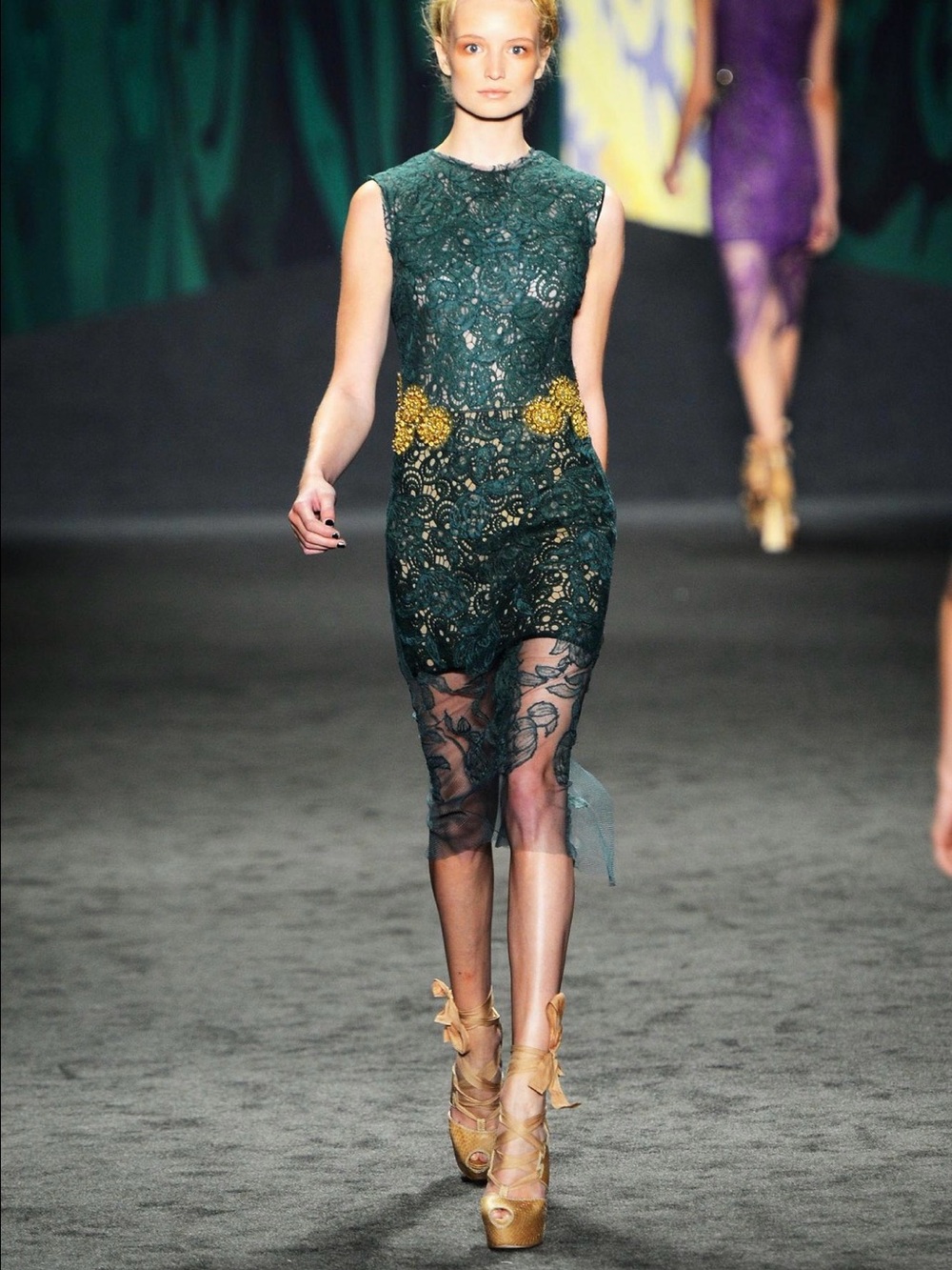 Vera Wang Spring 2013 Runway Green Lace Gold Beaded Dress US 6 EU 40
